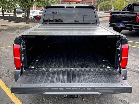 Used 2024 Toyota Tacoma SR5 AWD/4WD image 25