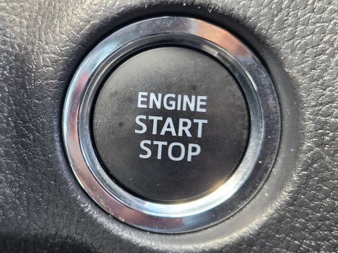 Used 2025 Toyota RAV4 XLE FWD image 22