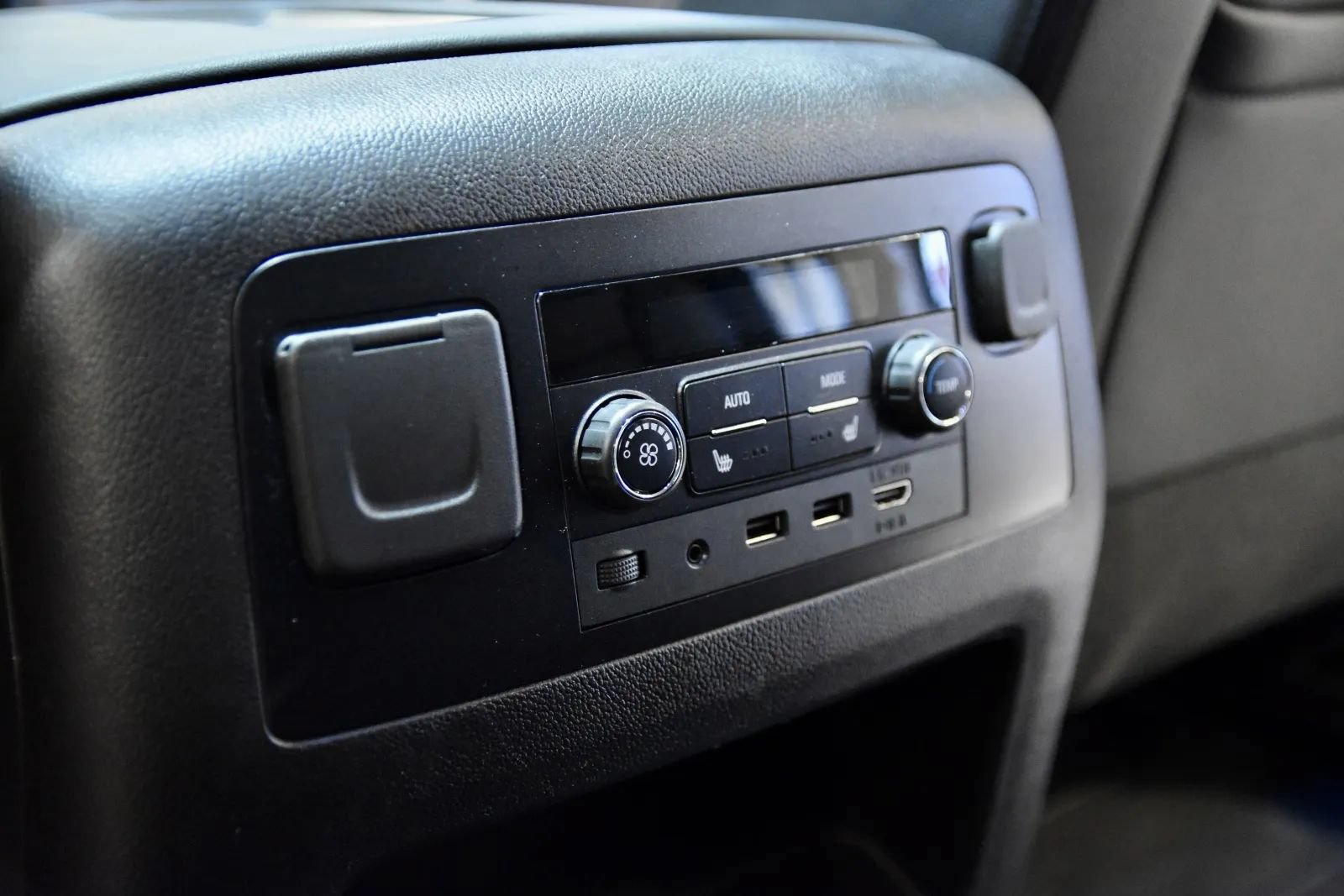 Used 2019 Chevrolet Tahoe Premier AWD/4WD image 24