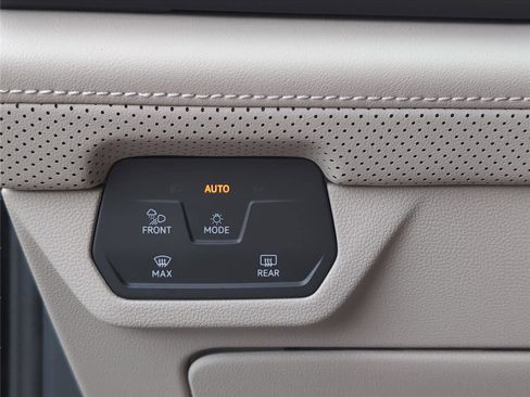 Used 2026 Volkswagen Atlas SE FWD image 24