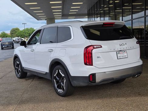 Used 2025 Kia Telluride S FWD image 3