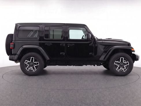 Used 2025 Jeep Wrangler Unlimited Sahara AWD/4WD image 2