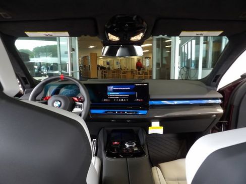 Used 2026 BMW M5 Touring AWD/4WD image 18