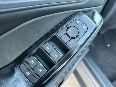 Used 2025 Nissan Rogue SV image 40