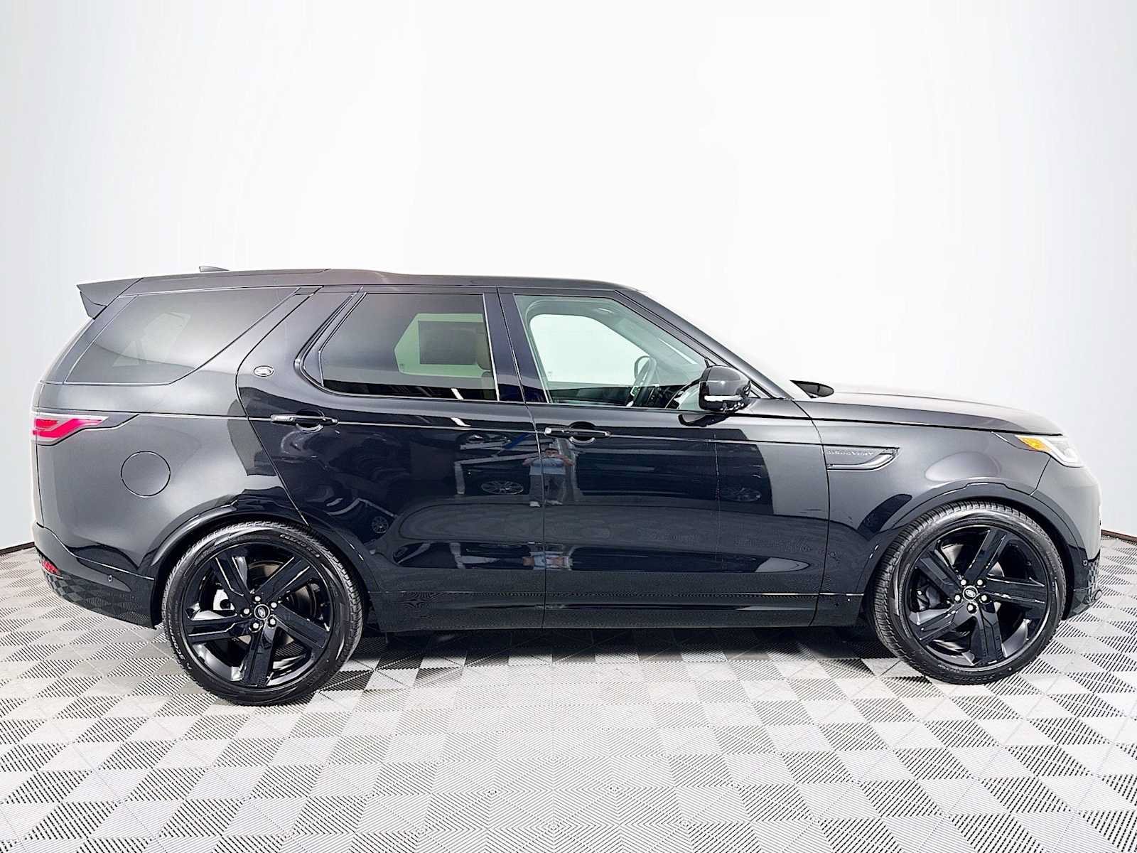 New 2025 Land Rover Discovery Dynamic SE AWD/4WD image 4