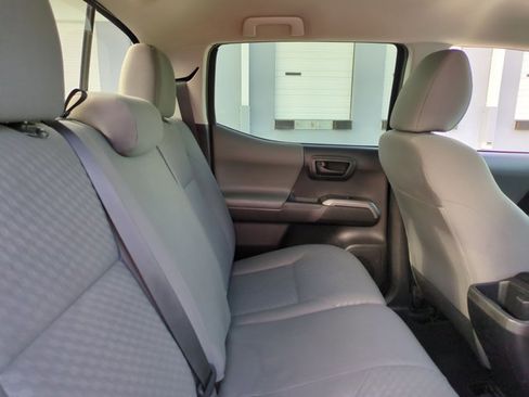 Used 2022 Toyota Tacoma SR5 RWD image 18