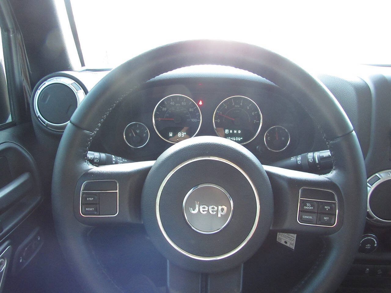 Used 2018 Jeep Wrangler Unlimited Sahara AWD/4WD image 23