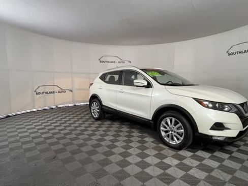 Certified 2022 Nissan Rogue Sport SV w/ Technology Package AWD/4WD image 2