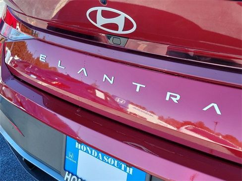 Used 2025 Hyundai Elantra Sport image 8