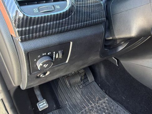 Used 2012 Jeep Grand Cherokee Overland Summit RWD image 25