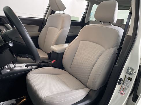 Used 2017 Subaru Forester 2.5i Premium image 12