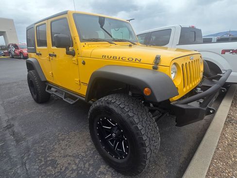 Used 2015 Jeep Wrangler Unlimited Rubicon w/ Connectivity Group image 7