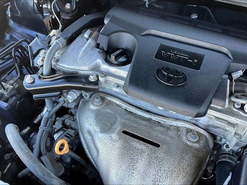 Used 2017 Toyota Camry LE image 32