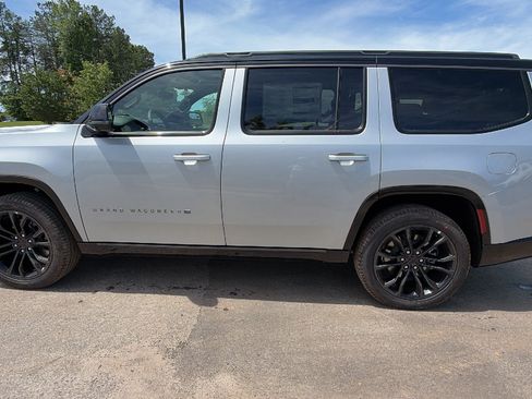 New 2026 Jeep Grand Wagoneer Summit AWD/4WD image 11