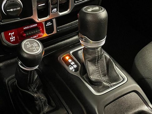 Used 2024 Jeep Wrangler Unlimited image 29