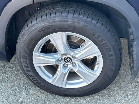 Used 2022 Toyota Highlander LE image 16