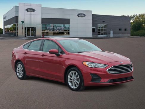 Used 2020 Ford Fusion SE image 2