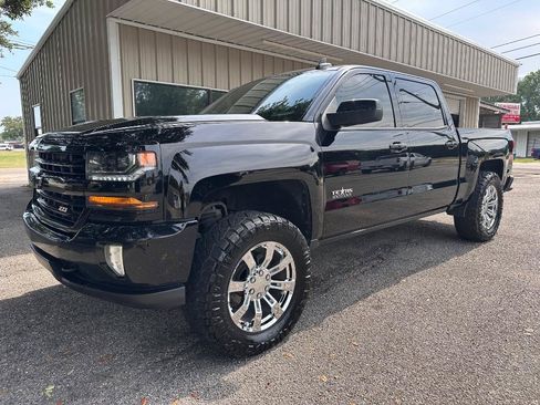 Used 2018 Chevrolet Silverado 1500 LT w/ Texas Edition AWD/4WD image 6