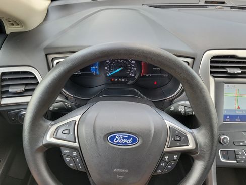 Used 2020 Ford Fusion SE FWD image 23