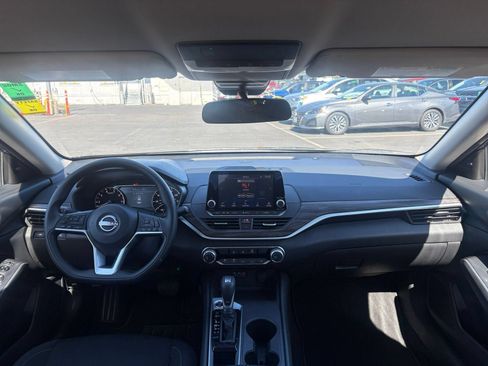 Used 2025 Nissan Altima 2.5 SV FWD image 33
