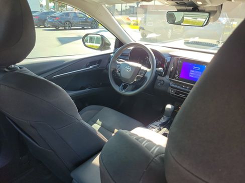 Used 2025 Toyota Camry LE image 14