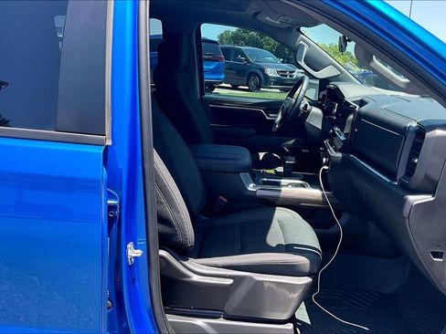 Used 2025 Chevrolet Silverado 1500 RST AWD/4WD image 7