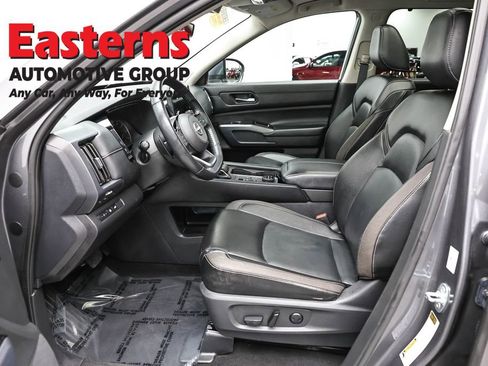 Used 2023 Nissan Pathfinder SL w/ SL Premium Package AWD/4WD image 14