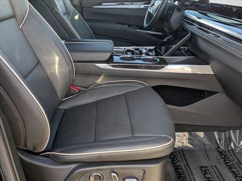 Used 2025 Cadillac Escalade Premium Luxury image 25