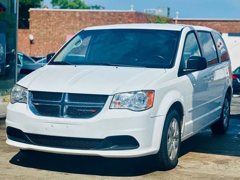 Used 2016 Dodge Grand Caravan SE w/ Quick Order Package 29E SE FWD image 3