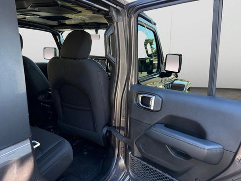 Used 2020 Jeep Wrangler Unlimited Sahara AWD/4WD image 18
