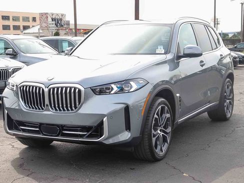 Used 2025 BMW X5 sDrive40i w/ Premium Package image 3