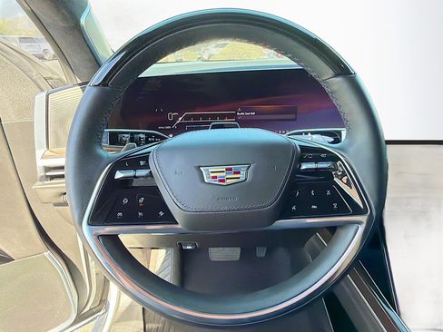 Certified 2025 Cadillac Escalade ESV Sport Platinum AWD/4WD image 11