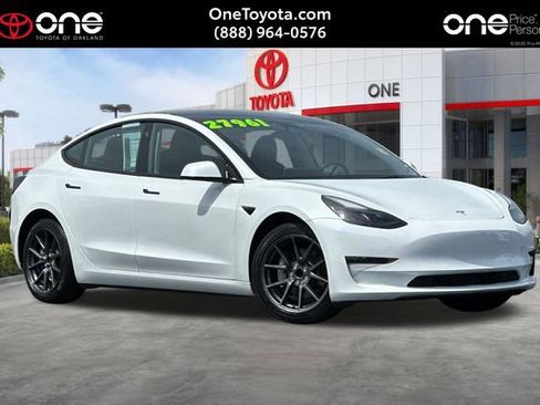 Used 2023 Tesla Model 3 Standard Range RWD image 1