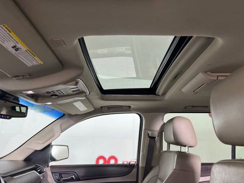 Used 2019 Chevrolet Suburban Premier image 23