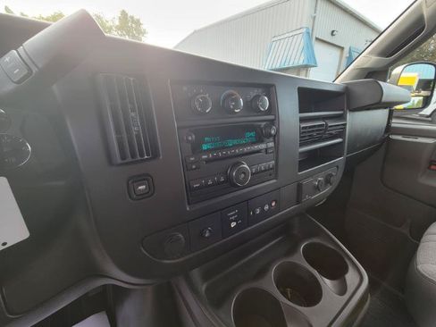 Used 2017 Chevrolet Express 3500 Extended RWD image 34