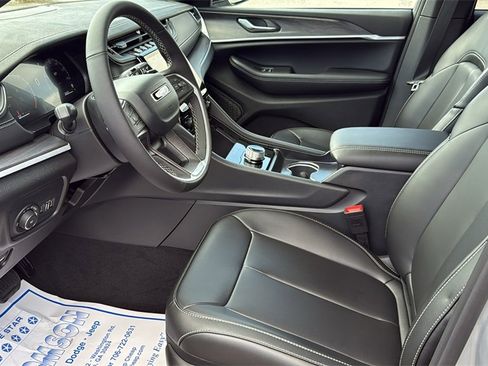 New 2025 Jeep Grand Cherokee Limited image 26