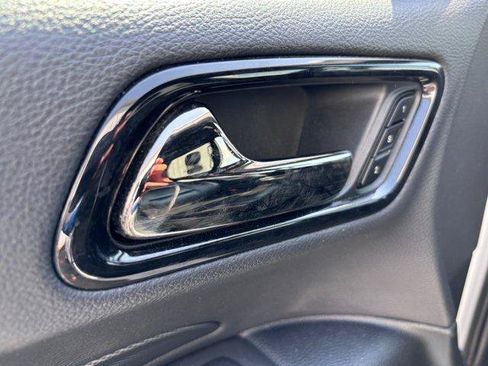 Used 2024 Dodge Durango GT RWD image 9