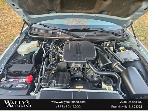 Used 2009 Lincoln Town Car Signature Limited image 20