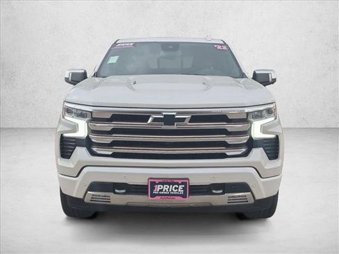 Used 2022 Chevrolet Silverado 1500 High Country w/ High Country Premium Package AWD/4WD image 2