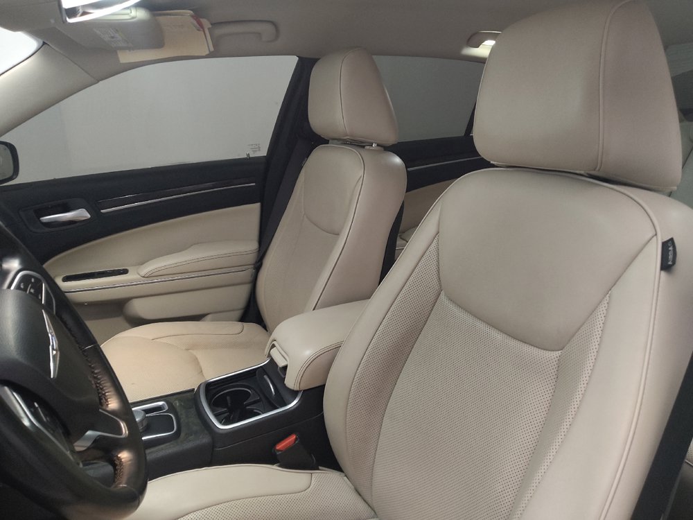 Used 2019 Chrysler 300 Limited RWD image 17