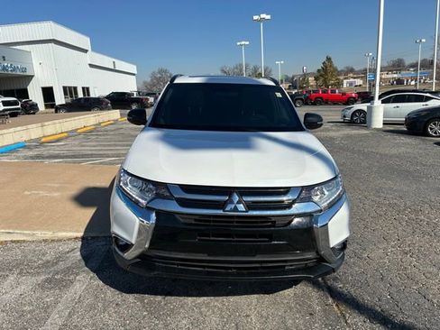 Used 2018 Mitsubishi Outlander LE image 3