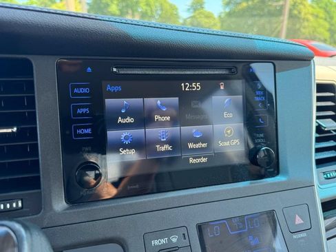 Used 2017 Toyota Sienna XLE FWD image 22