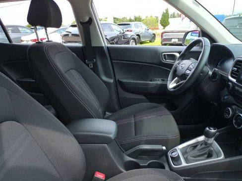 Used 2025 Hyundai Venue SEL FWD image 30