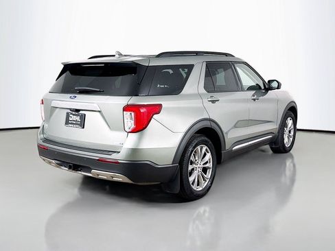 Used 2020 Ford Explorer XLT w/ Equipment Group 202A AWD/4WD image 13