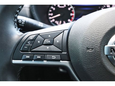 Used 2020 Nissan Sentra SV image 17