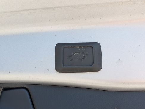 Used 2023 Toyota RAV4 XSE AWD/4WD image 14