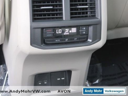 Used 2023 Volkswagen Atlas SE image 32