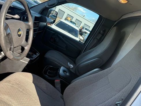 Used 2015 Chevrolet Express 3500 image 12