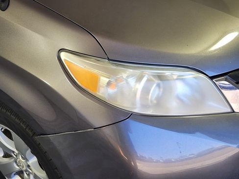 Used 2011 Toyota Sienna LE FWD image 10