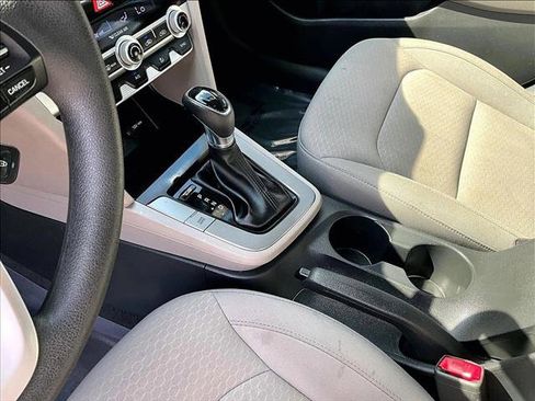 Used 2020 Hyundai Elantra SE image 15